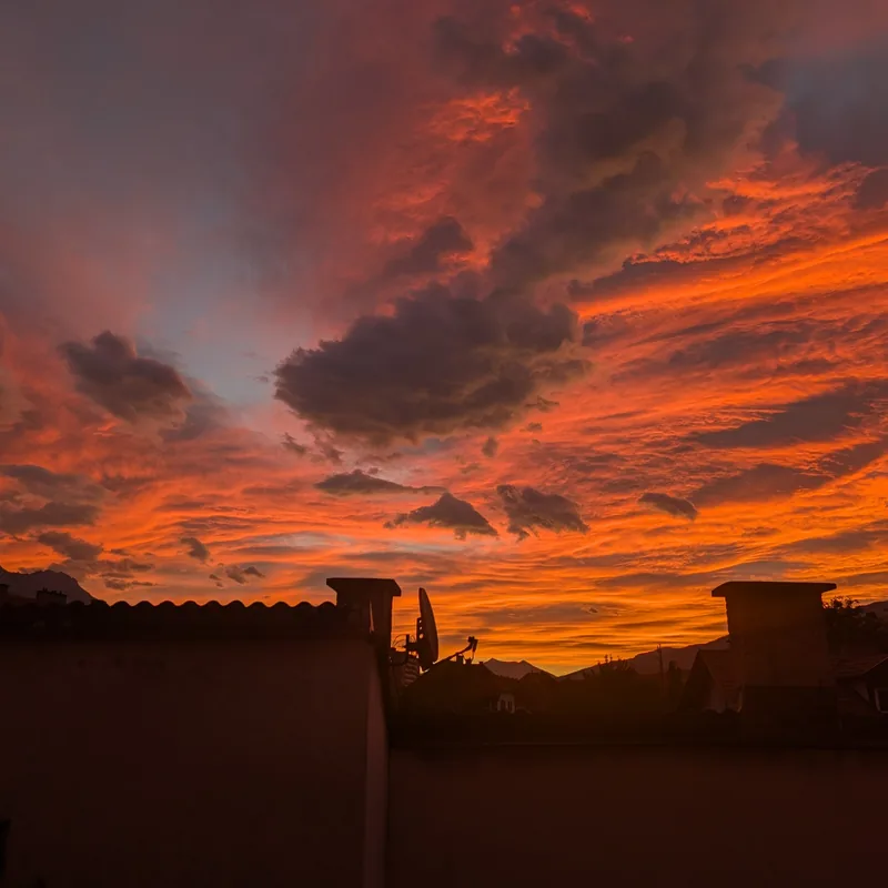 Abendhimmel über den Dächern